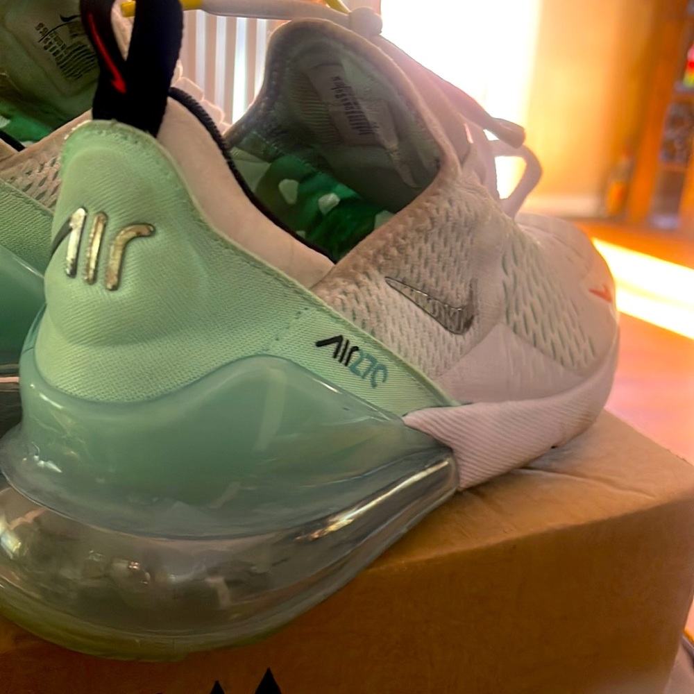 Ladies sneakers